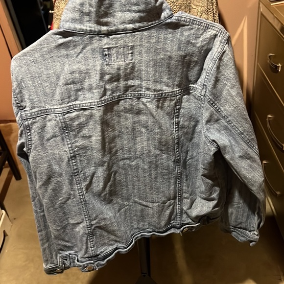 Jean jacket - Picture 2 of 3